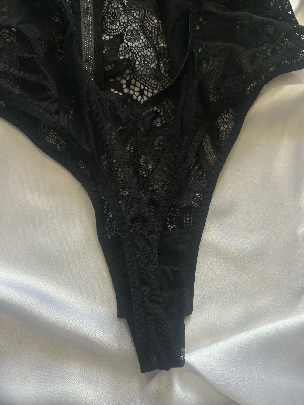 Victoria’s Secret Very Sexy Embellished Lace Bodysuit M- Excellent Condition - Picture 9 of 14